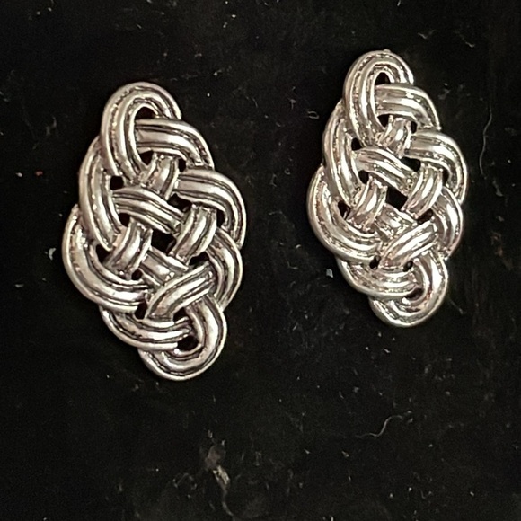 1 1/8” silver tone knotted Celtic weave pattern stud earrings - Picture 5 of 13